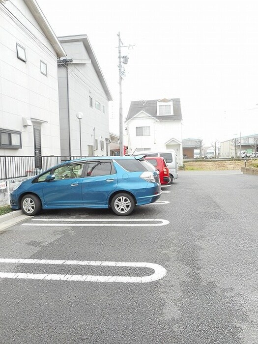 物件外観写真4　(駐車場)