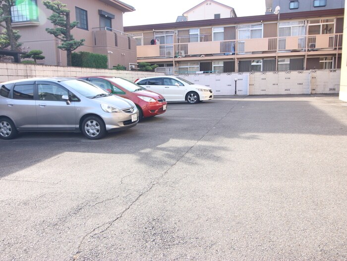 物件外観写真5　(駐車場)
