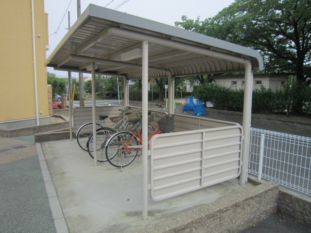 物件外観写真3　(駐輪場)