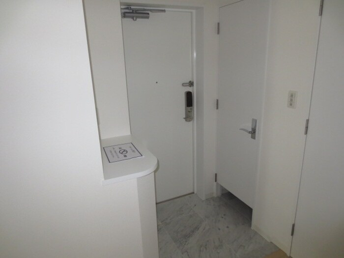 物件内観写真14　(玄関)