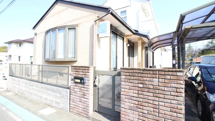 物件外観写真4　(エントランス部分)