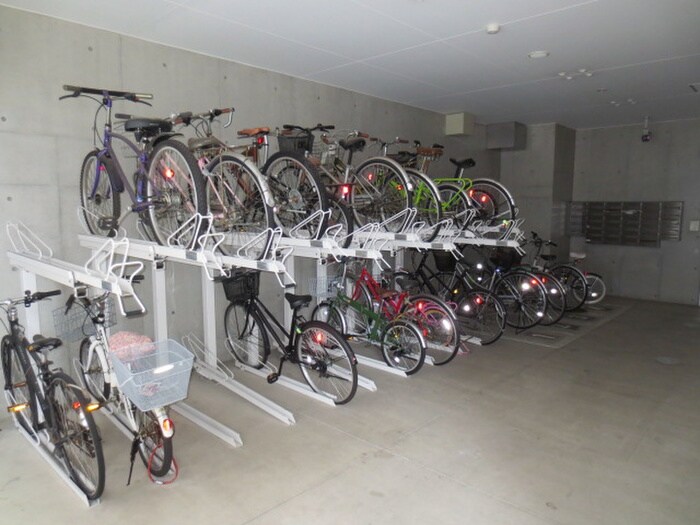 物件外観写真3　(駐輪場)