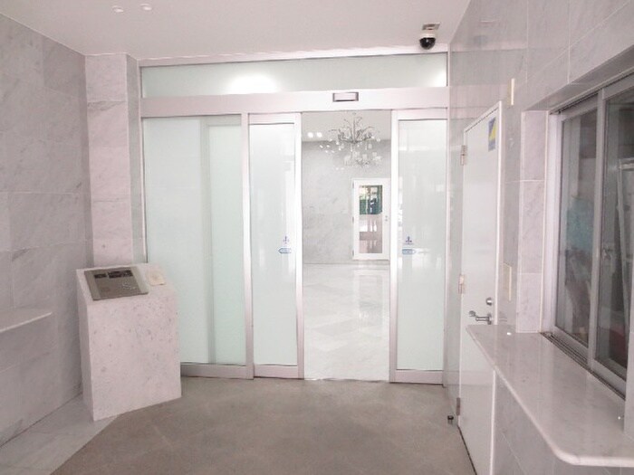 物件外観写真5　(エントランス部分)