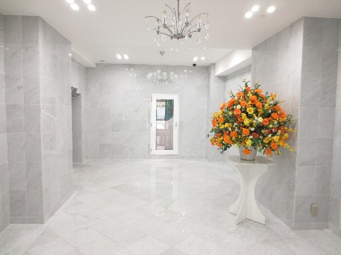 物件外観写真6　(エントランス部分)