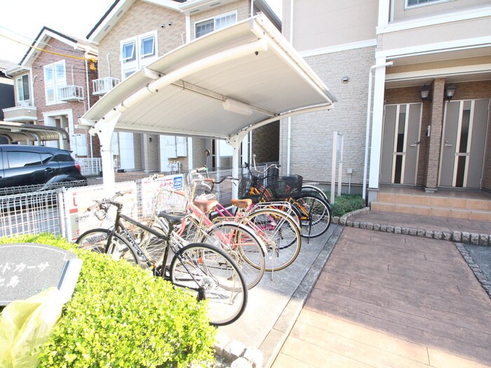 物件外観写真2　(駐輪場)