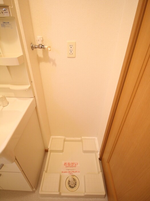 物件内観写真16　(洗濯機置場)