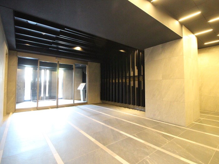 物件外観写真4　(エントランス部分)