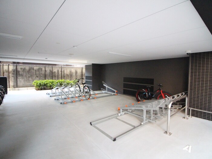 物件外観写真5　(駐輪場)