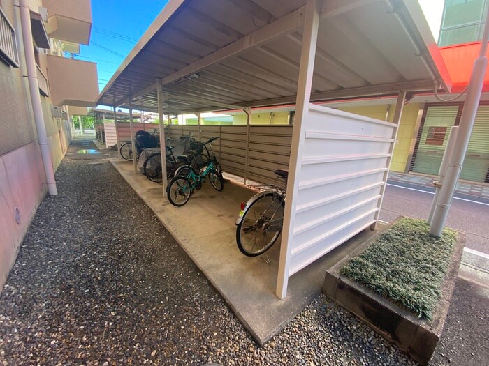 物件外観写真4　(駐輪場)