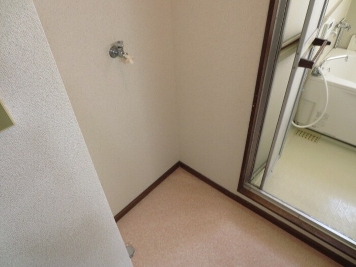 物件内観写真14　(洗濯機置場)