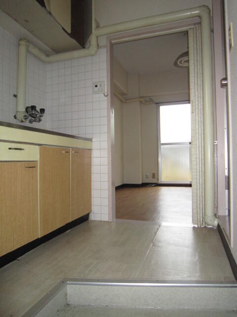 物件内観写真6　(玄関)