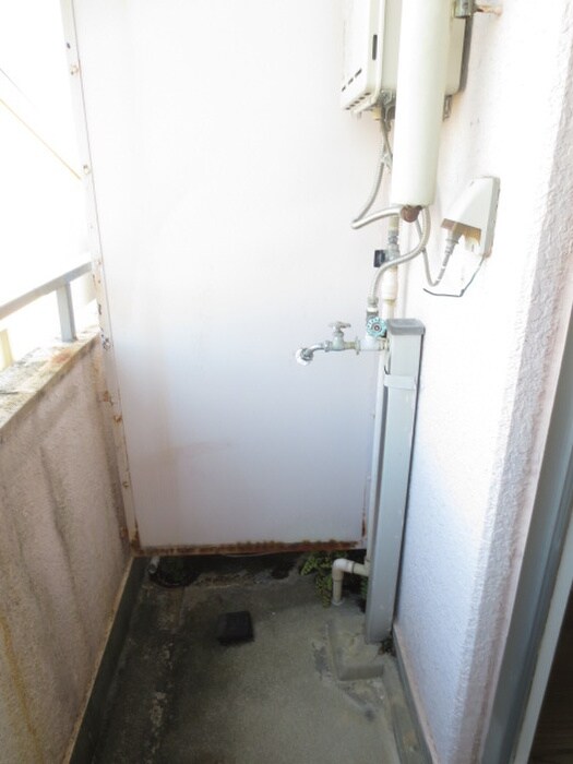 物件内観写真16　(洗濯機置場)