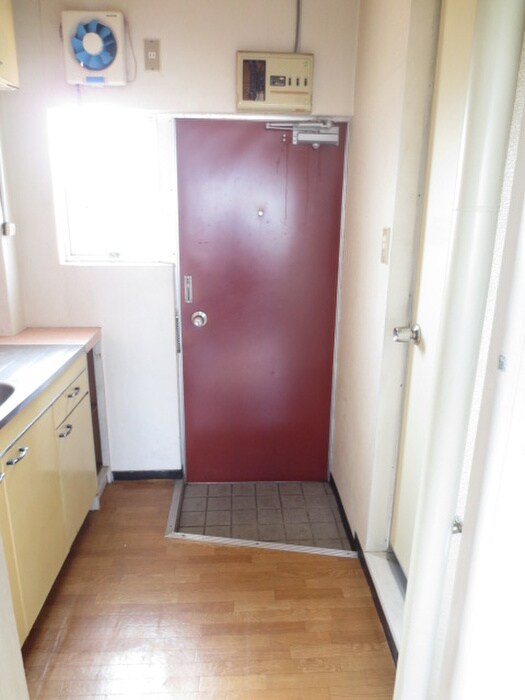 物件内観写真18　(玄関)