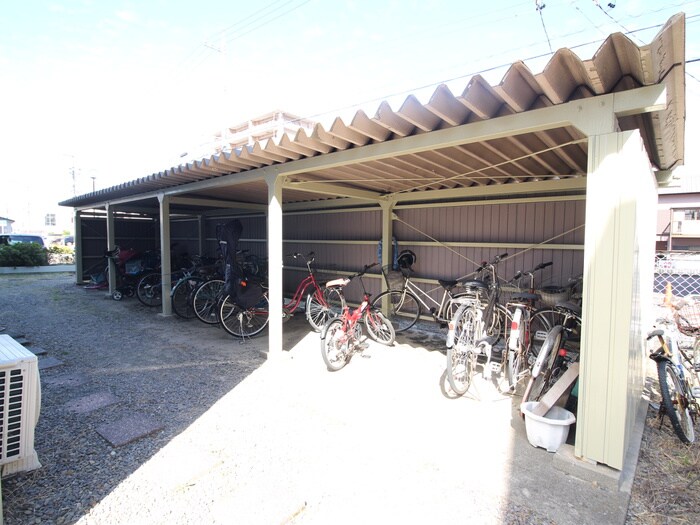 物件外観写真6　(駐輪場)