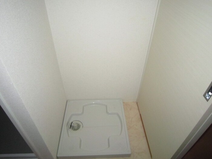 物件内観写真12　(洗濯機置場)