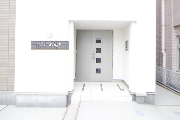 物件外観写真3　(エントランス部分)