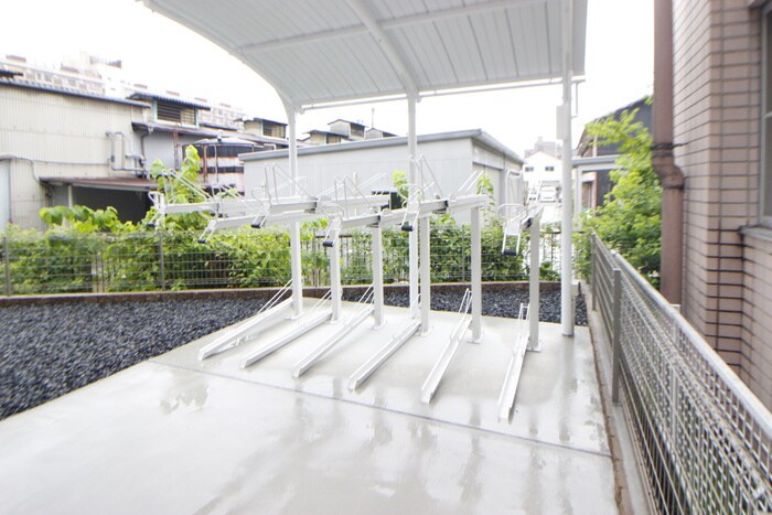 物件外観写真6　(駐輪場)