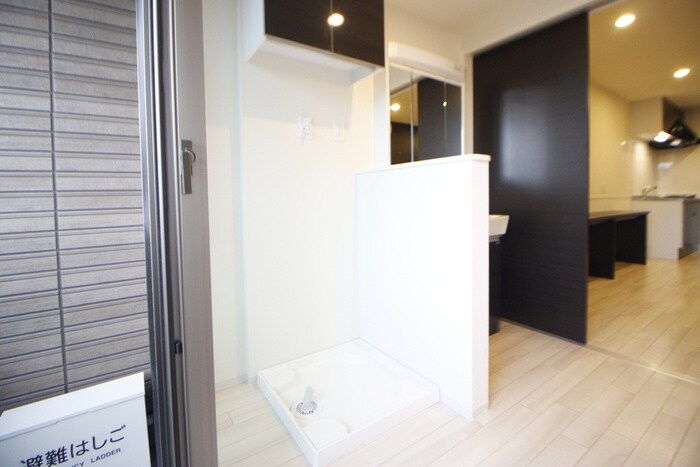 物件内観写真14　(洗濯機置場)