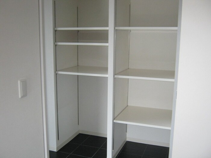 物件内観写真13　(収納)