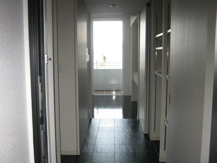 物件内観写真14　(廊下)