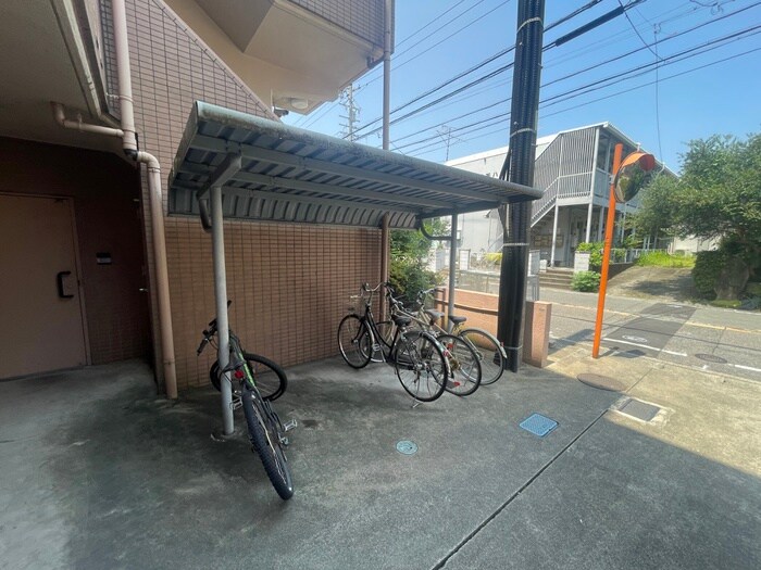 物件外観写真2　(駐輪場)