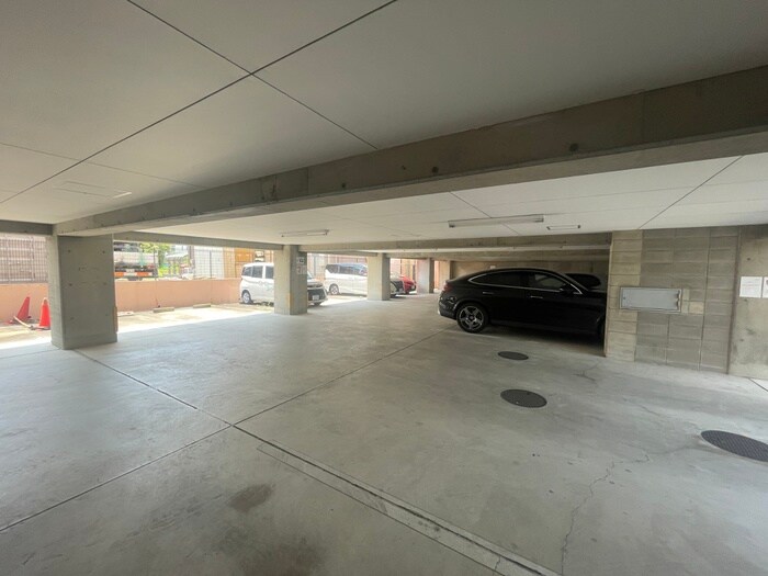 物件外観写真4　(駐車場)