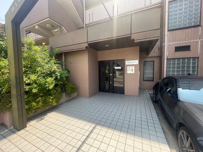 物件外観写真5　(エントランス部分)