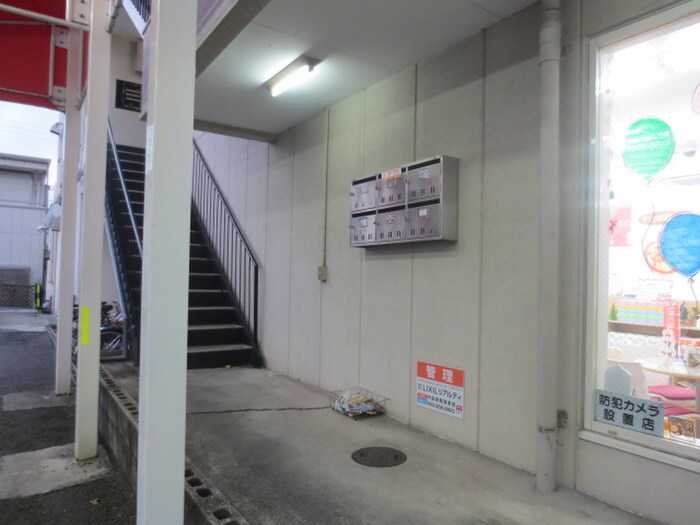 物件外観写真2　(エントランス部分)