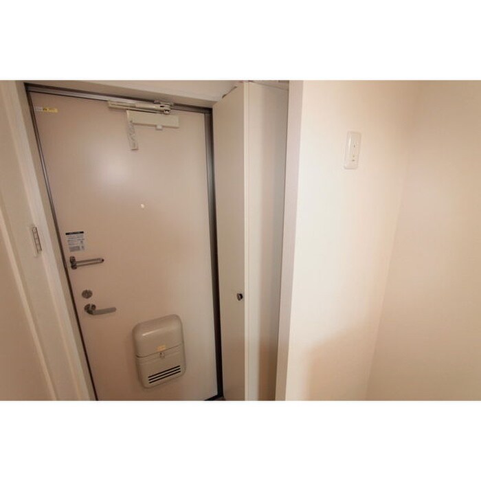 物件内観写真12　(玄関)