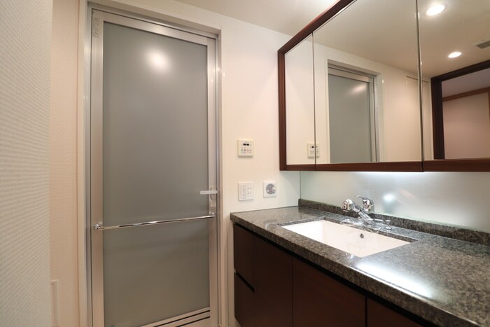 物件内観写真11　(洗面)