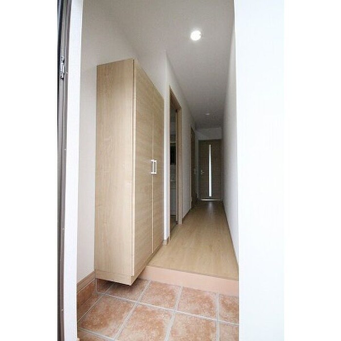 物件内観写真2　(玄関)