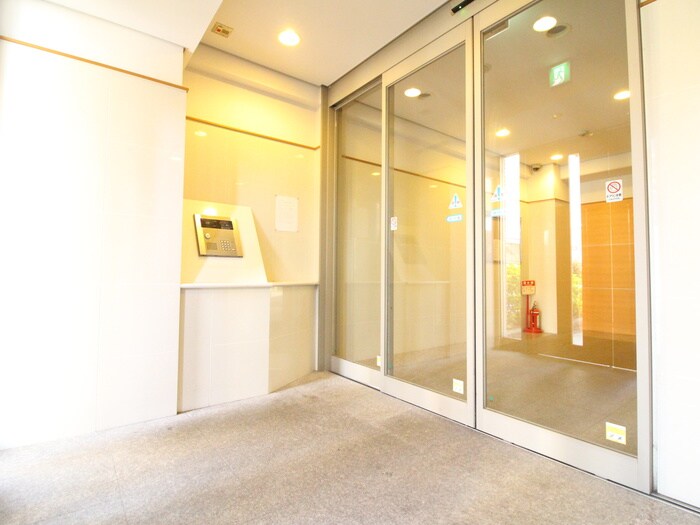 物件外観写真4　(エントランス部分)