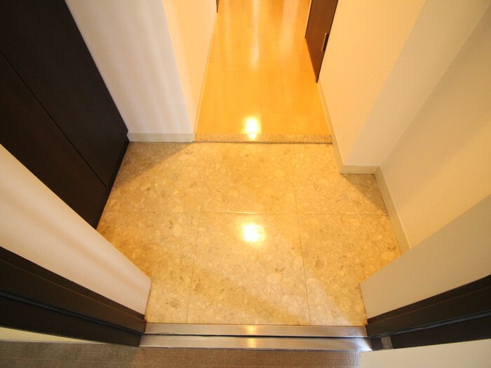 物件内観写真17　(玄関)