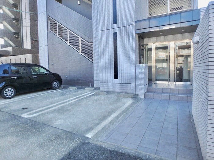 物件外観写真5　(駐車場)