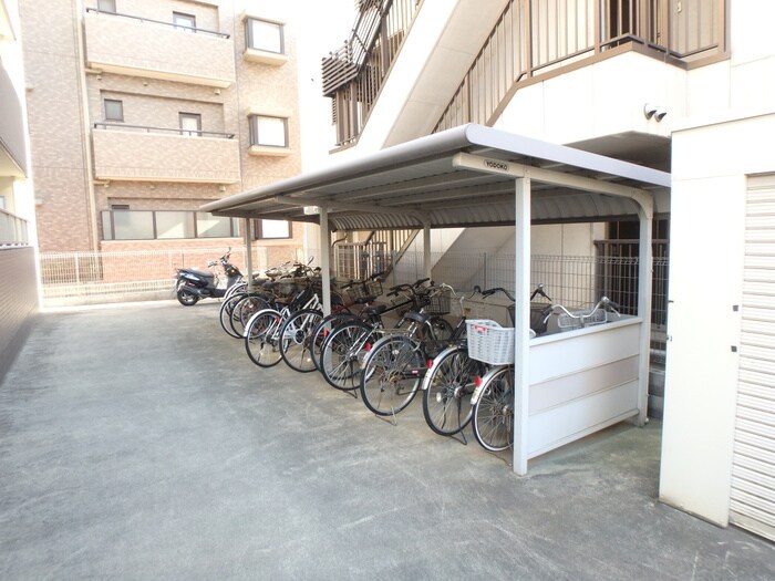 物件外観写真6　(駐輪場)