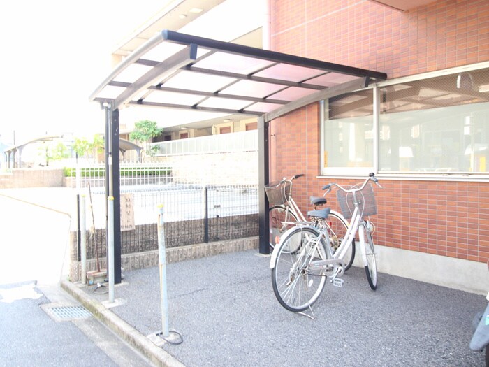 物件外観写真6　(駐輪場)