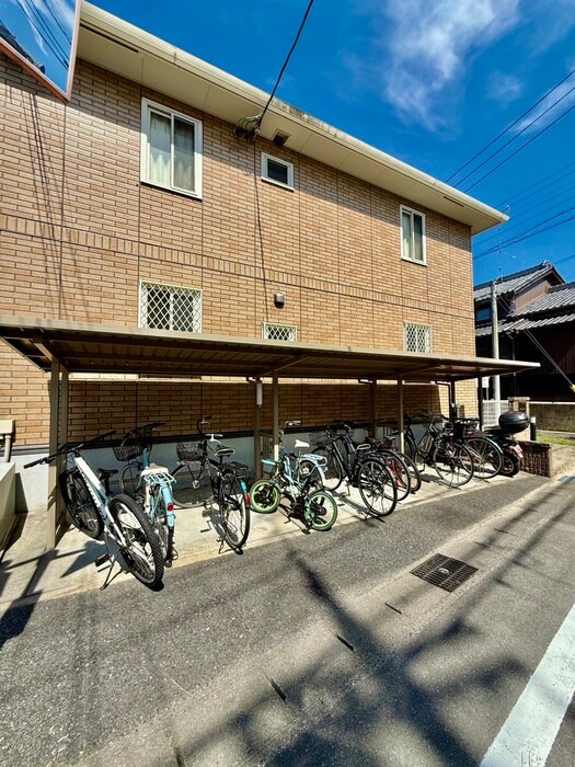 物件外観写真3　(駐輪場)