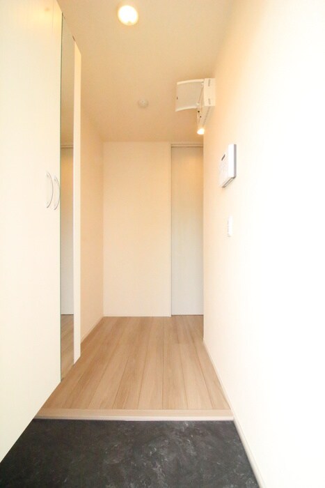 物件内観写真7　(玄関)