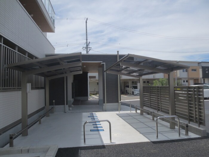 物件外観写真5　(駐輪場)