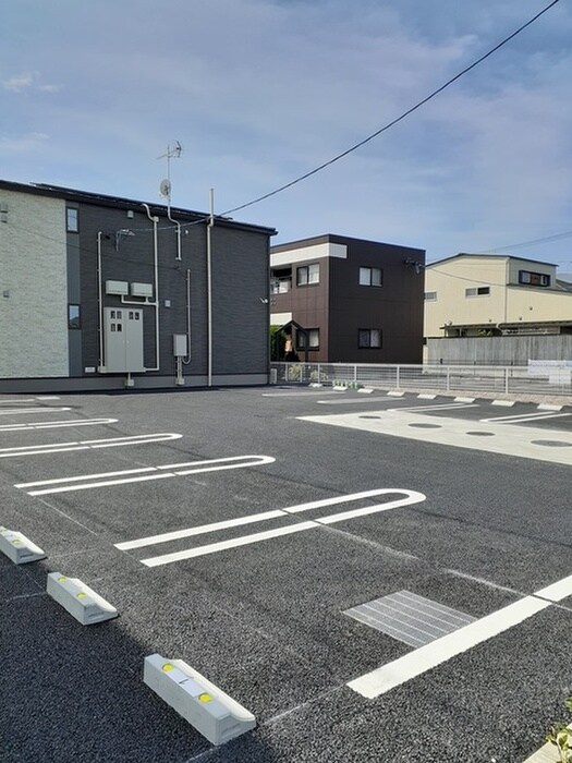 物件外観写真2　(駐車場)