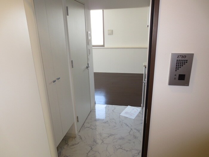 物件内観写真7　(玄関)