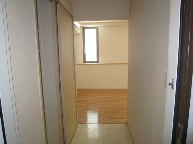 物件内観写真7　(玄関)