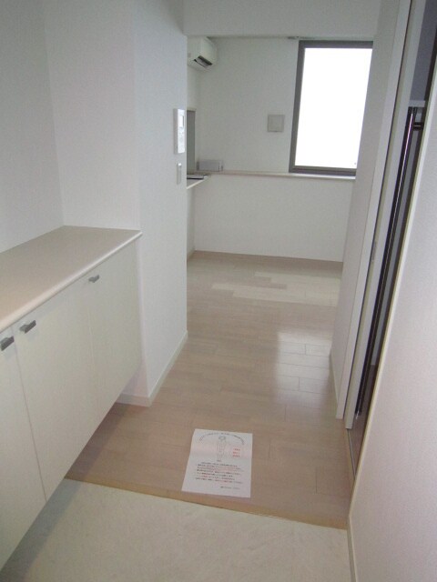 物件内観写真7　(玄関)