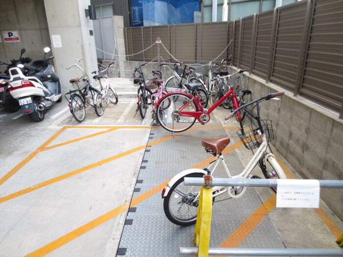 物件外観写真5　(駐輪場)