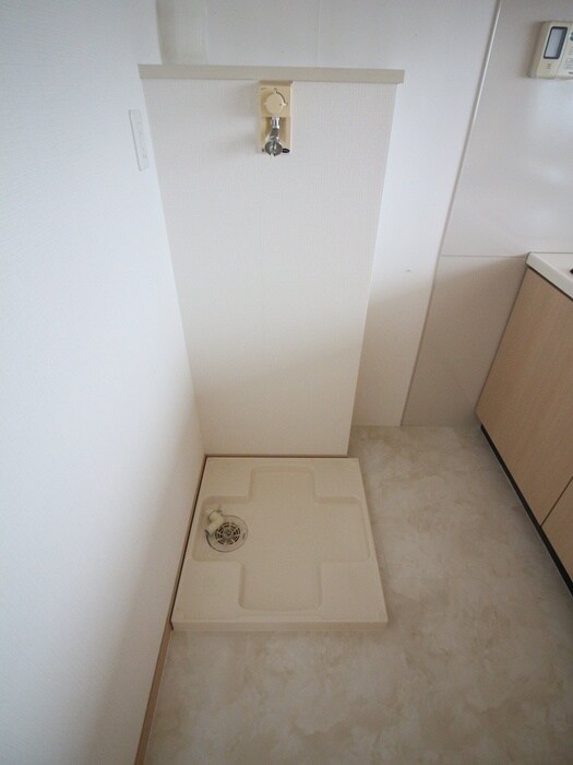 物件内観写真10　(洗濯機置場)