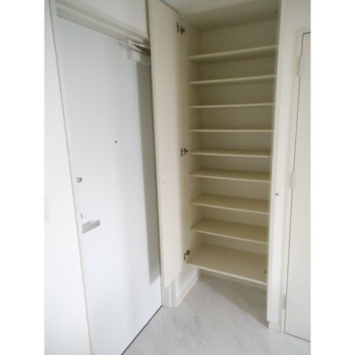 物件内観写真11　(靴箱)