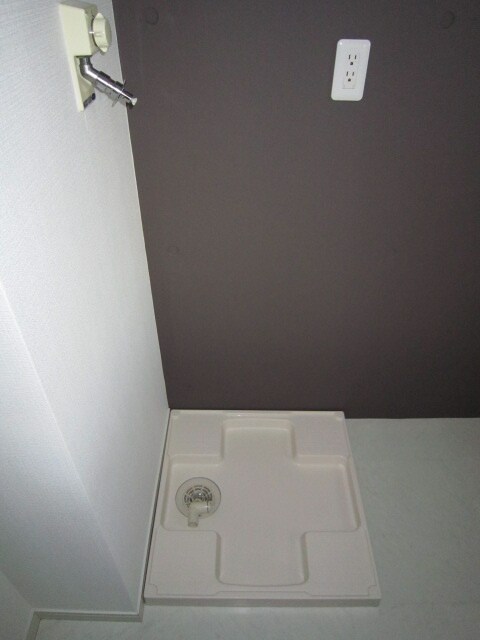 物件内観写真13　(洗濯機置場)