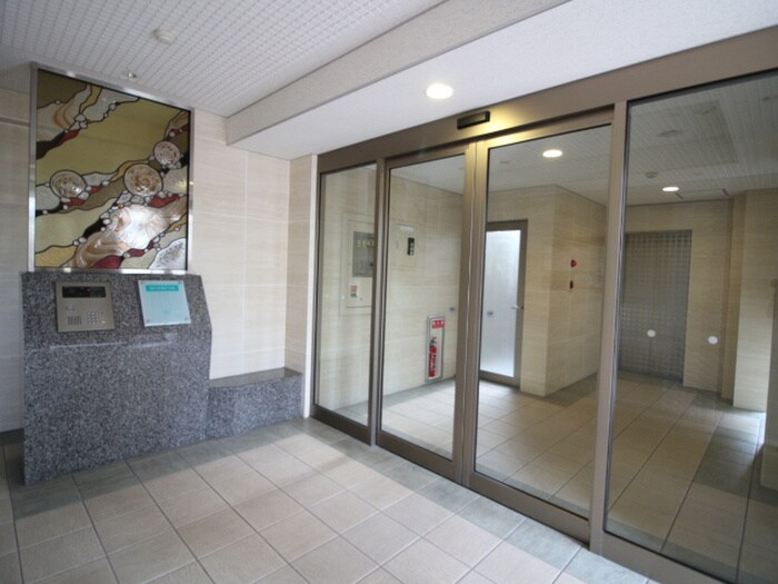 物件外観写真4　(エントランス部分)