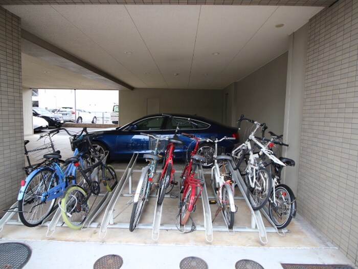 物件外観写真6　(駐輪場)