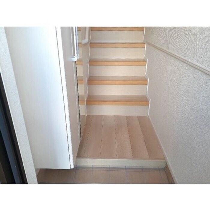 物件内観写真9　(玄関)